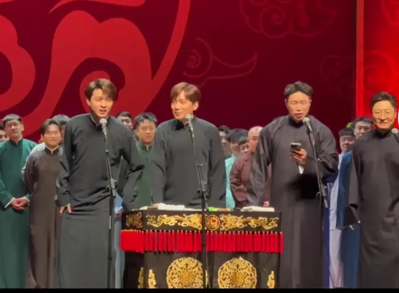德云社2024年封箱,就是说郭德纲先生带领一大帮徒弟现场气氛简直不要