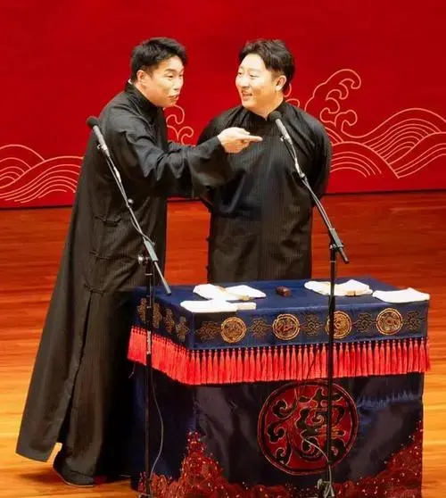 德云社人事大变动!郭德纲徒弟烧饼担任副总,曹鹤阳获颁两重身份