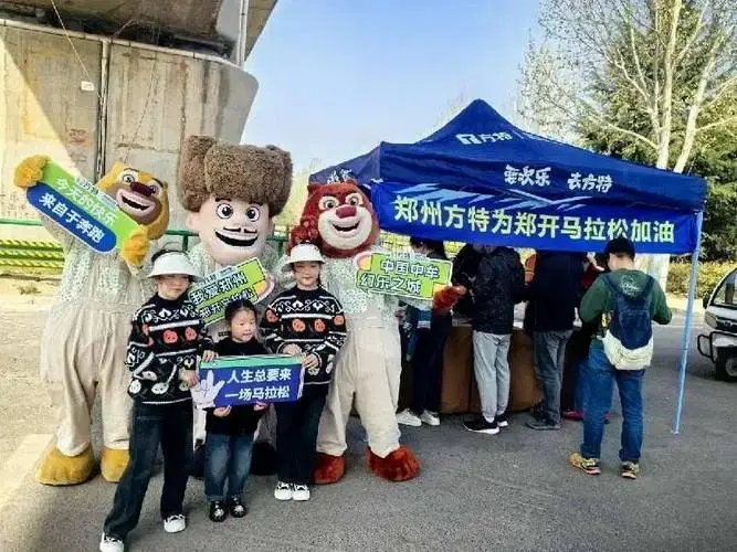 是的,你没看错~《熊出没》家族萌趣现身随着发令枪朝天一鸣,选手们