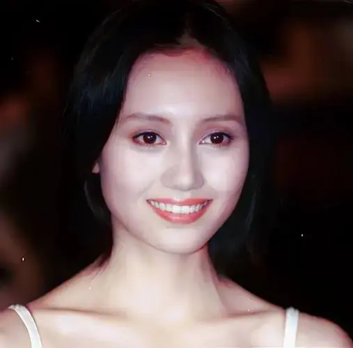 袁泉:话剧舞台到银幕经典,演艺与家庭并重,学习之路同样精彩