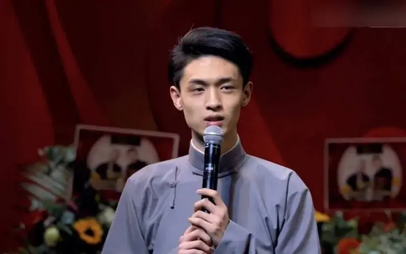 秦霄贤德云社活动意气风发,积极回应负面绯闻,师徒和谐引关注