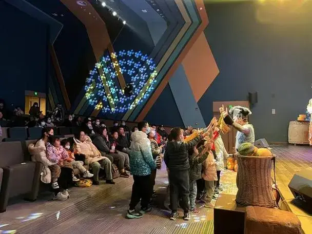 本次沉浸式亲子音乐剧《阿凡提》是首都市民系列文化活动