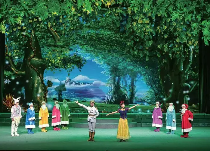 经典童话剧《白雪公主》在溧上演