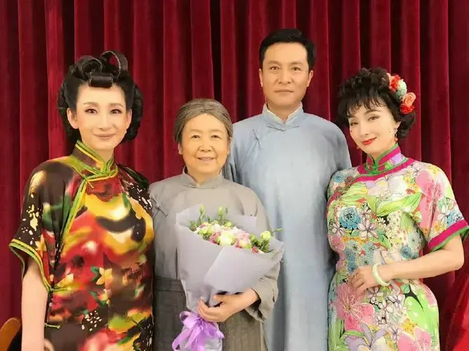 话剧《四世同堂》北京国话剧场上演 徐卫演绎父爱无声引爆观众泪点