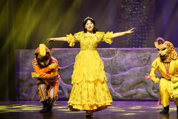 【视频】一场梦幻的童话之旅!木偶剧《白雪公主》在扬上演