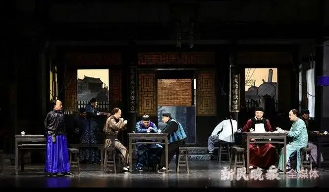 图说:话剧《茶馆》 新民晚报记者 王凯 摄