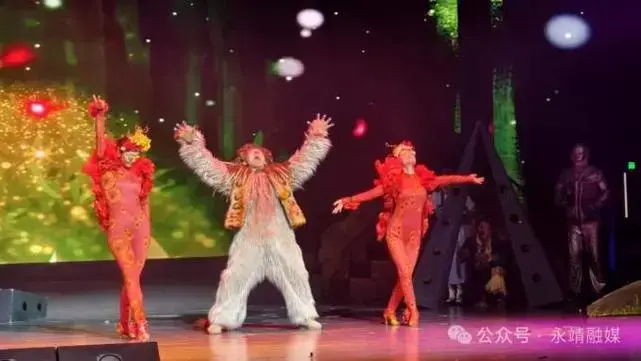 《绿野仙踪》以其奇妙的剧情,精美的舞台布景和生动的角色演绎,将观众