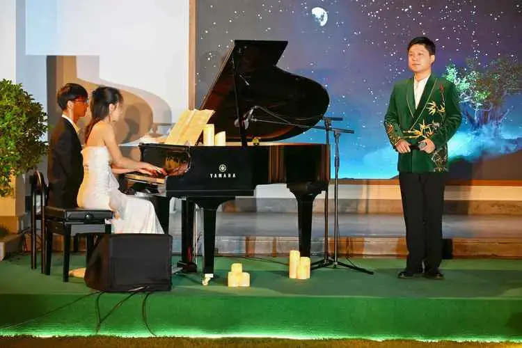 安徽休宁:沉浸式草坪音乐会 邂逅浪漫之夜
