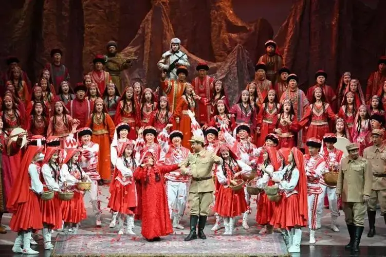 本轮演出中,指挥家吕嘉将执棒国家大剧院管弦乐团,合唱团,迪里拜尔