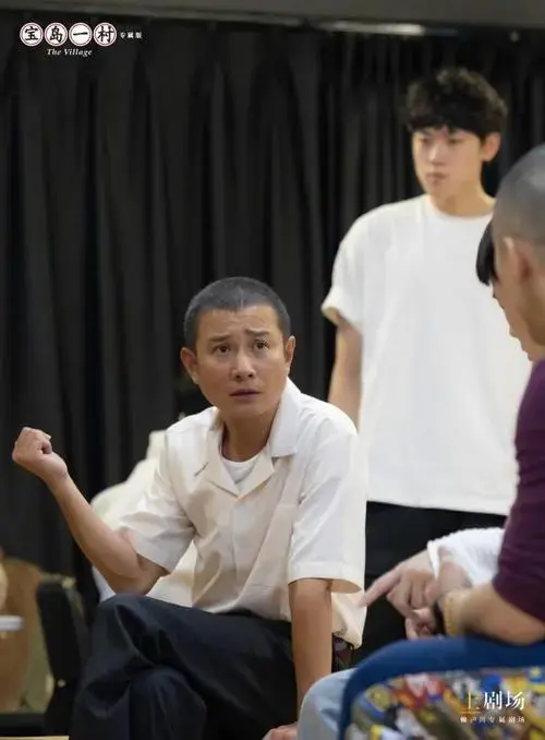 《宝岛一村》是由赖声川,王伟忠编剧,导演的话剧