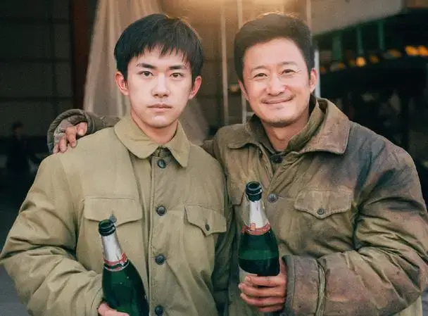 其次易烊千玺与实力派演员吴京同台飙戏,对易烊千玺来说,压力很大,但