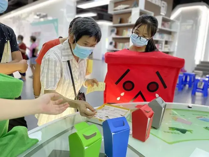 畅游垃圾分类科普馆小朋友边玩边学环保知识