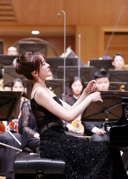 北京音乐厅上演青春风暴_肖斯塔科维奇_音乐会_乐章