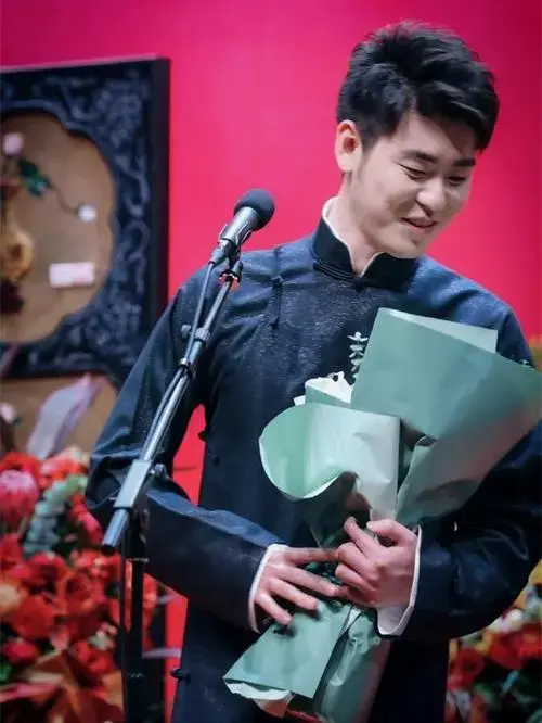他和师父郭德纲的合作,让不少粉丝直呼过瘾.