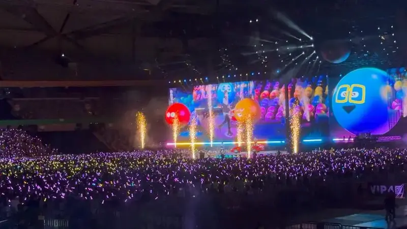 五月天深圳站演唱会现场