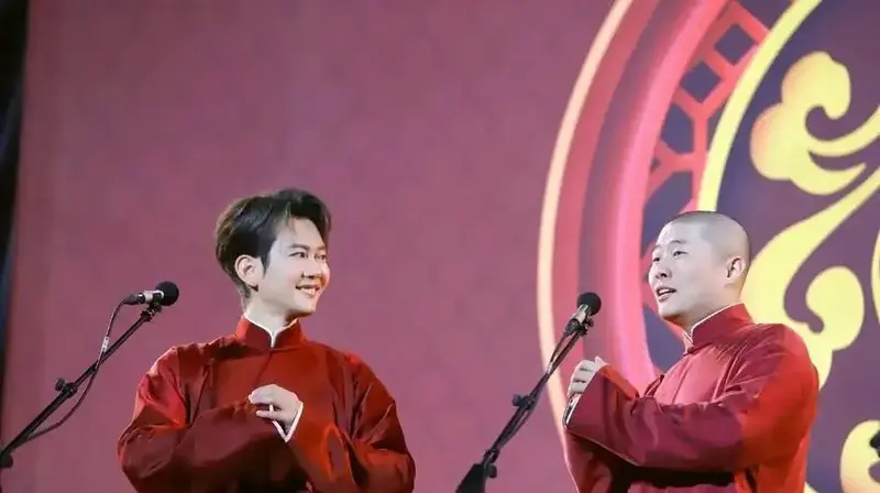 孟鹤堂西安演出,遇第二届相声节,一边座无虚席一边冷清高下立判