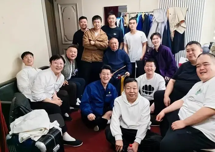 曝德云社撂地专场首演结束,演员,观众互动不停,大家都很尽兴!