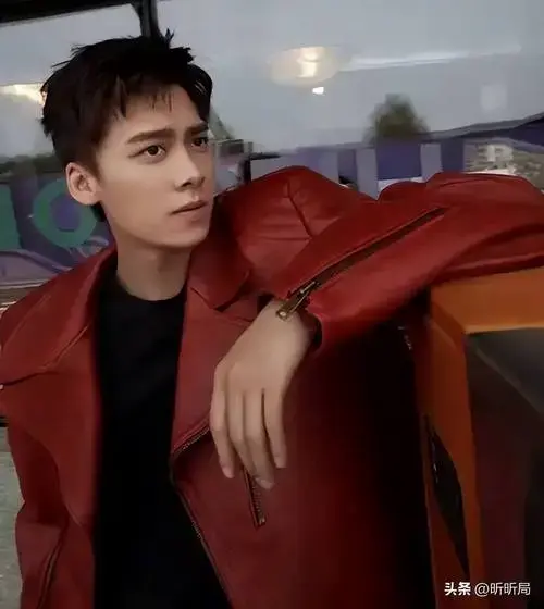 经过19个月李易峰再次传出近况这次让他登上热搜的并非王 