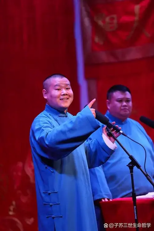 岳云鹏今年的春晚相声, 追求的标新立异, 这是一大胆的尝试, 在春晚上