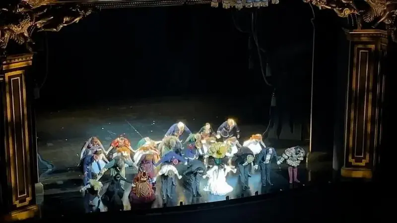 沉浸式体验:魅影谢幕的迟来盛宴 🎭 十年沉浸,从2013年的原版《剧院