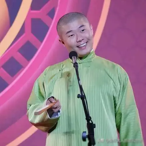 4月14日,德云社的孟鹤堂,周九良在西安演出,却面临了观众高喊退票的