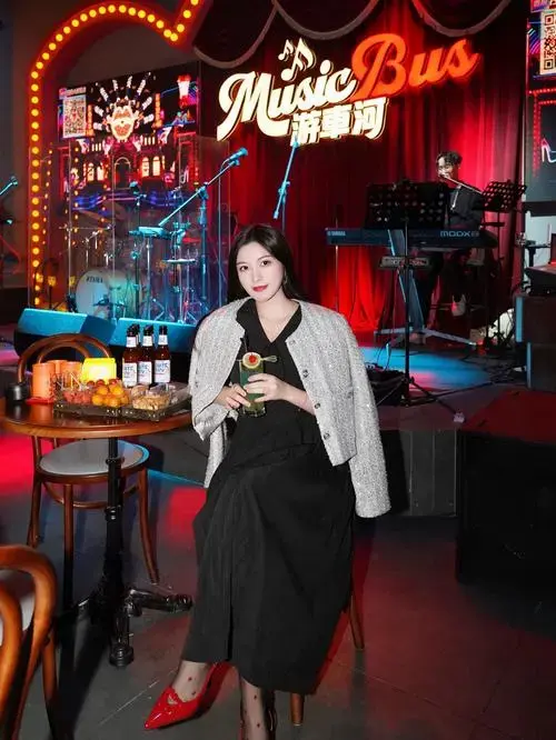港乐迷必听的live🎶复古主题酒馆