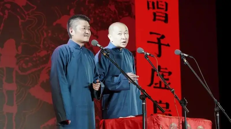 相声演员苗阜与王声带来的相声表演《朦胧的诗》金句频出,包袱不断,