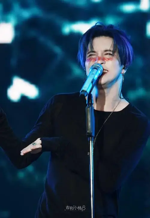 新闻241210薛之谦南宁z纪元音乐节完美表现粉丝盛赞不断