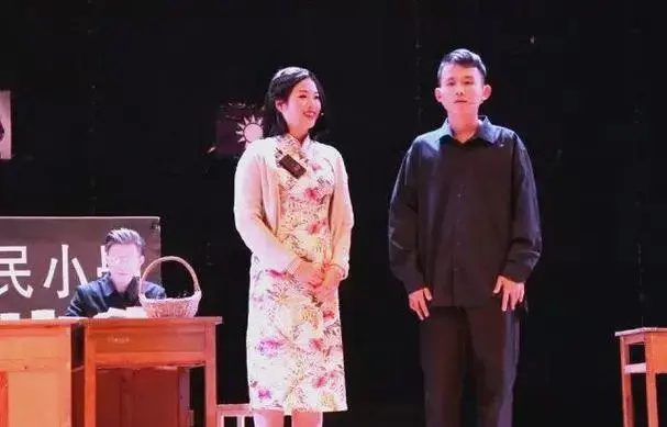 话剧《驴得水》:教育理想与人性考验的深度探讨