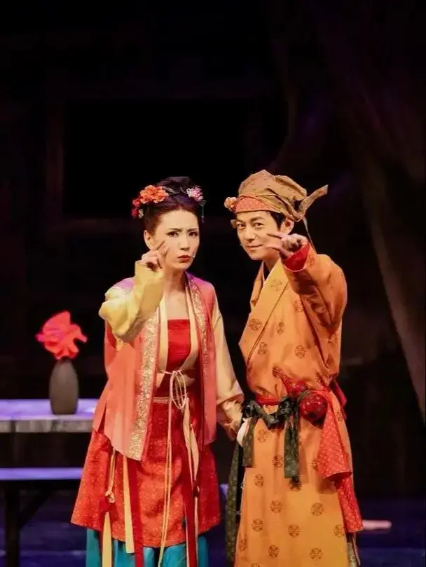 何炅黄磊亲演话剧《暗恋桃花源》苏州站来啦……戏里戏外,每个人 - 抖