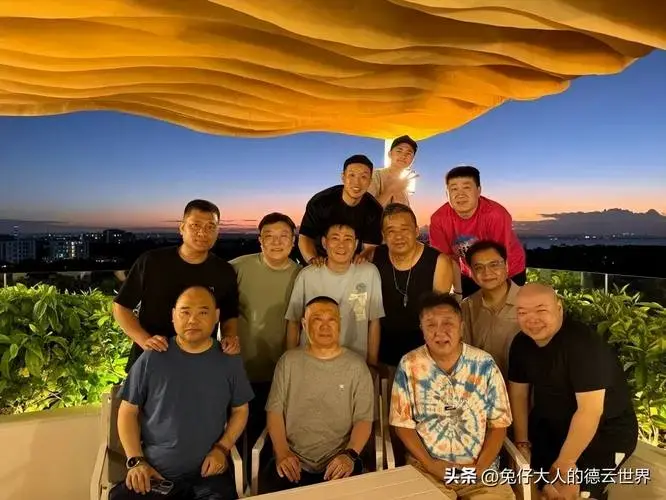 德云社非洲演出,烧饼遭嘘声,曹鹤阳却笑弯了腰,发生了什么?