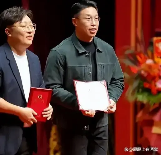 德云社人事大变动!郭德纲徒弟烧饼担任副总,曹鹤阳获颁两重身份