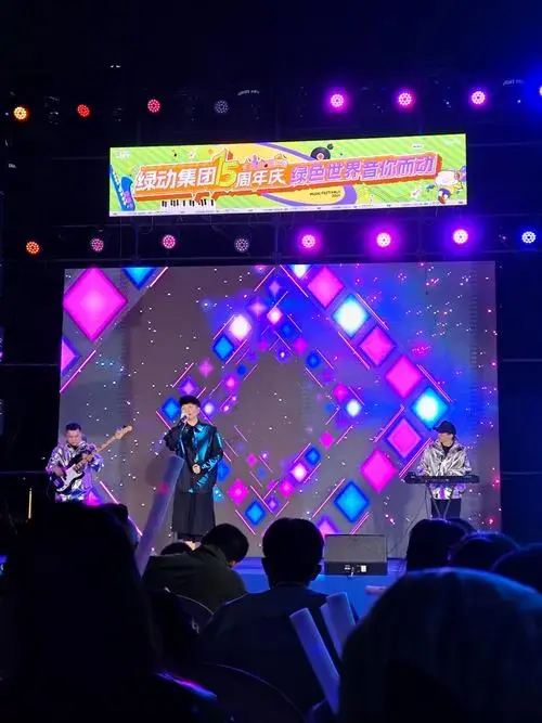 户外音乐会现场