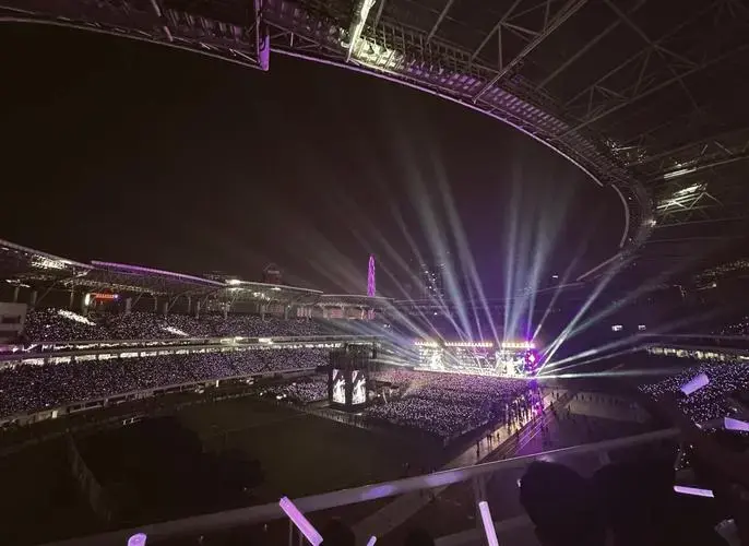 🎤杨千嬅贺龙体育馆演唱会盛宴