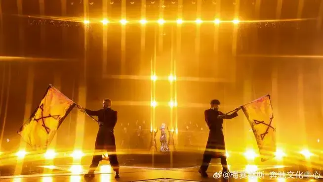 演出回顾##王栎鑫上海演唱会#王栎鑫首次在飞碟举办个唱,现场高能不断