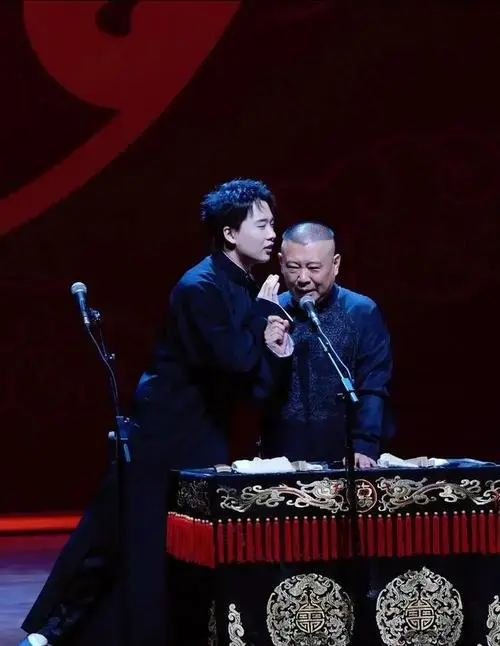 郭德纲与儿子郭麒麟罕见同框,打破了父子不和传闻!