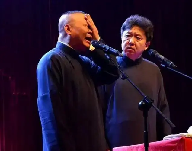 德云社班主郭德纲大概是如今还在世的相声演员中唯一能一次使全八番的