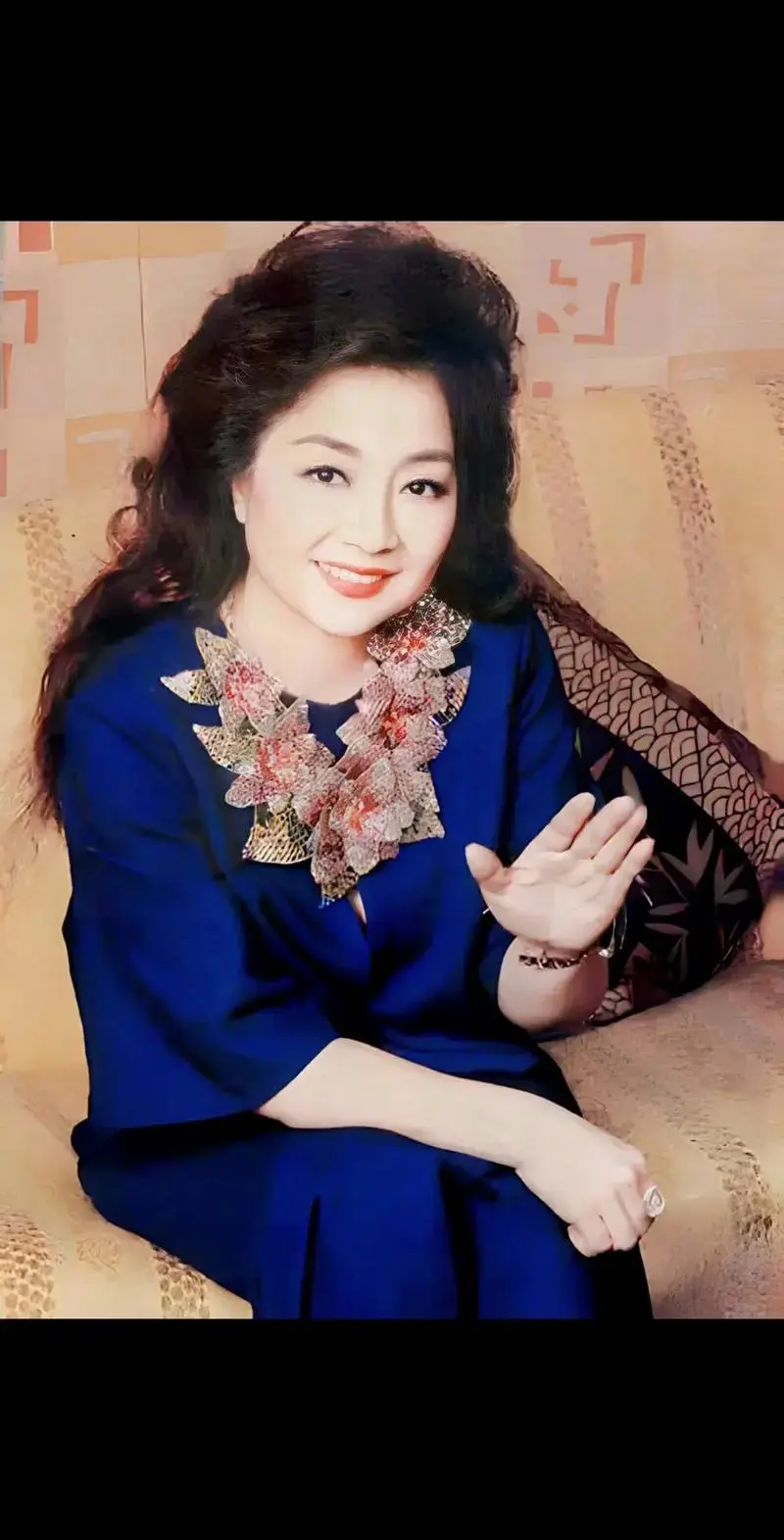 徐小凤 #徐小凤舞台照 #美到发光 - 抖音