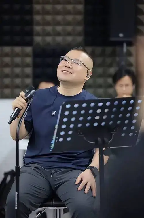 演唱会将融合相声幽默与音乐表演,设计中还有互动环节,并邀请神秘嘉宾