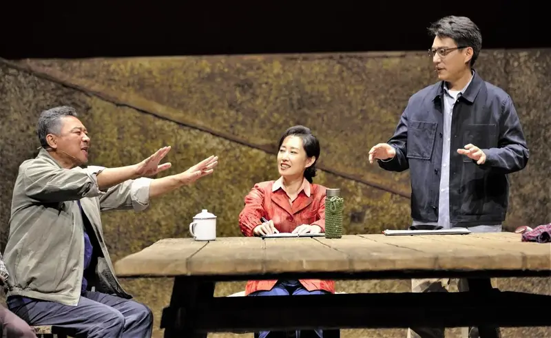 话剧《温暖的味道》:靳东扮演返乡村支书,温情有余深度不足