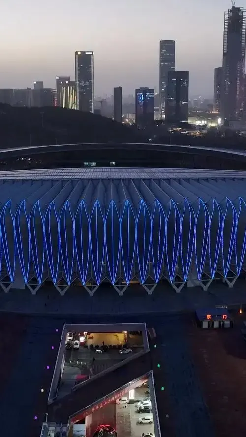 航拍济南奥体中心夜景,高楼大厦灯光璀璨夺目
