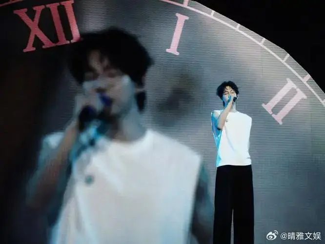 胡夏广州演唱会#广州站「时光彩蛋」曝光:大屏幕将播放歌迷投稿的