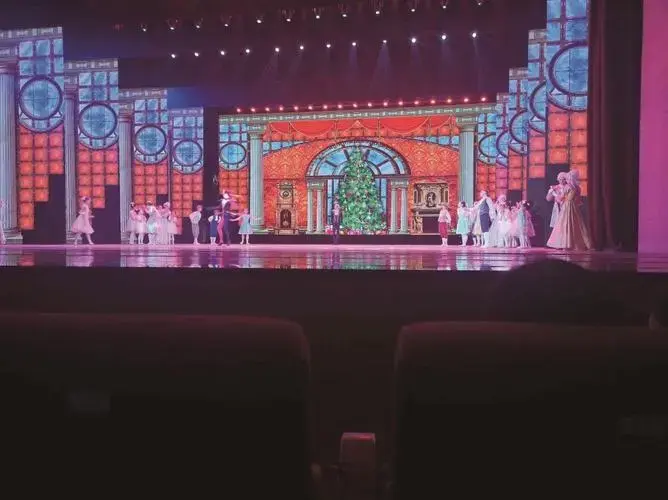 了柴可夫斯基经典芭蕾舞剧《胡桃夹子》,为银川市民带来一场视听盛宴