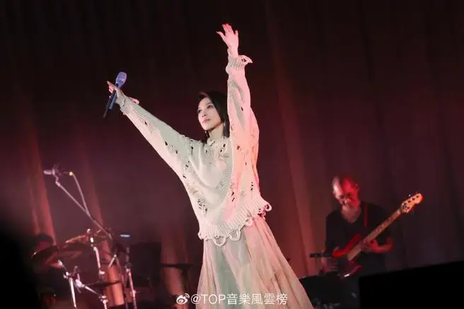 10月21日,金曲歌后#戴佩妮2023随风所遇演唱会#如约而至这场对@戴佩妮