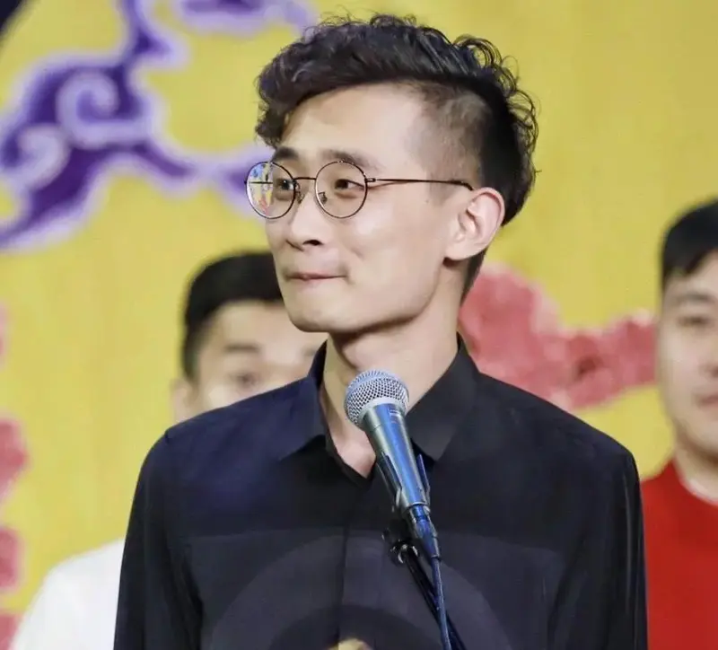 德云社李九春:旗袍美女春姐的世界你可以了解