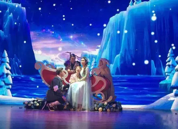 儿童魔幻舞台剧《冰雪奇缘》:艾莎公主邀请小朋友们共赴冰雪奇缘!