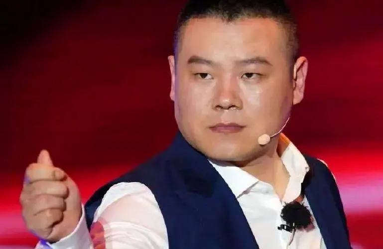 岳云鹏非要唱开嗓!跨界开唱掀各个平台期待热潮