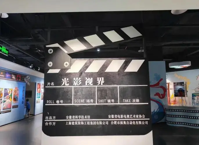 濮存昕:人艺舞台上的诗意栖居者 在光影交织的戏剧世界里,总有一些