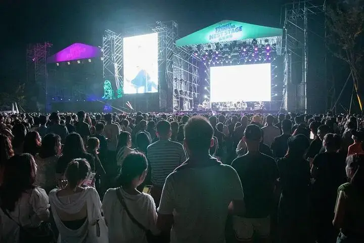 这场长达十多个小时的视听盛宴让乐迷直呼过瘾.
