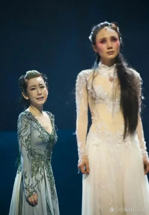 秦海璐,袁泉演的话剧《青蛇》,一生一世很长,姑娘不可当真;一生一世很